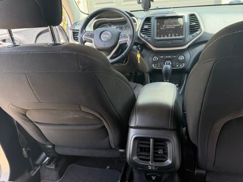 Used 2015 Jeep Cherokee Latitude FWD image 16