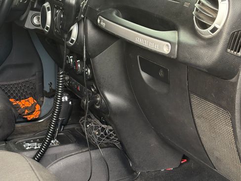 Used 2014 Jeep Wrangler Unlimited Rubicon w/ Connectivity Group image 9