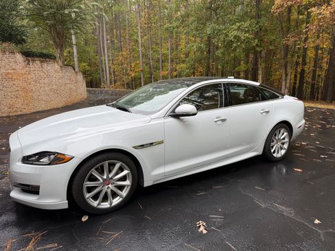 Used 2016 Jaguar XJ R-Sport image 17