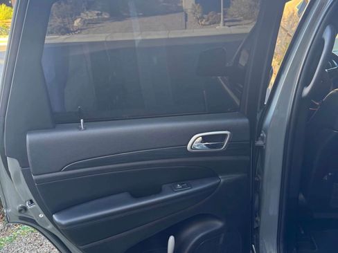 Used 2020 Jeep Grand Cherokee Altitude image 16