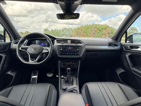 Used 2022 Volkswagen Tiguan SE R-Line image 12