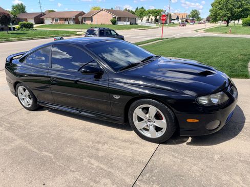 Used 2005 Pontiac GTO RWD image 2