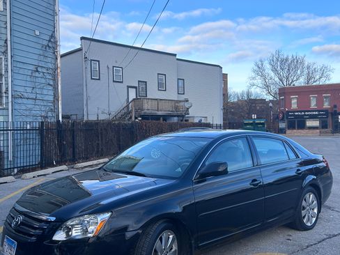 Used 2006 Toyota Avalon XLS image 2