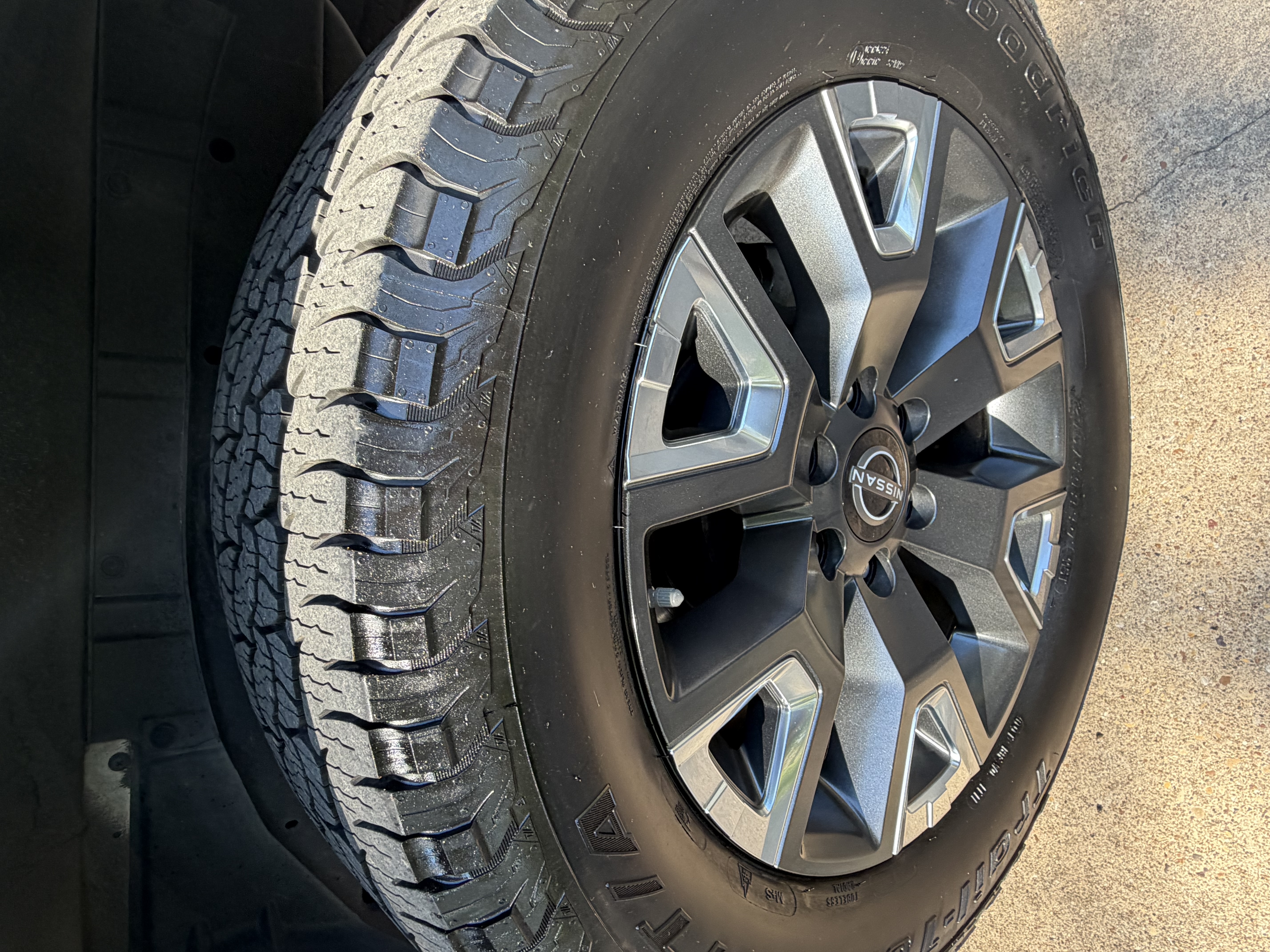 Used 2024 Nissan Titan Platinum Reserve w/ Moonroof Package AWD/4WD image 10