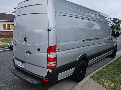 Used 2008 Dodge Sprinter 2500 RWD image 8