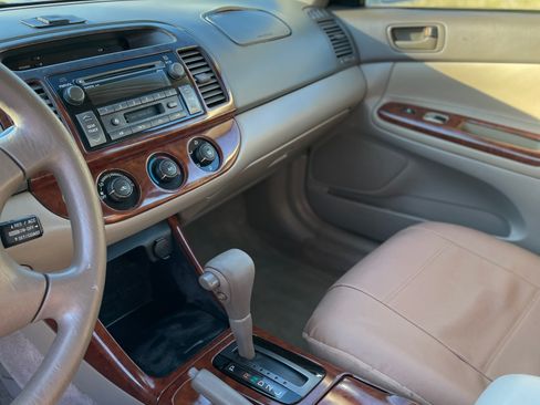 Used 2002 Toyota Camry LE image 6