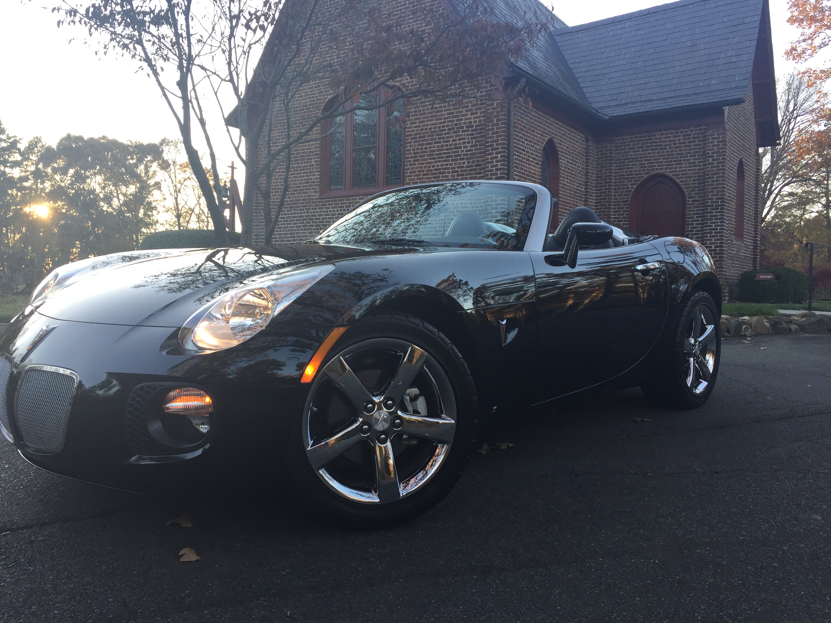 Used 2008 Pontiac Solstice GXP w/ Premium Package RWD image 16