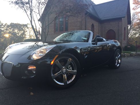 Used 2008 Pontiac Solstice GXP w/ Premium Package RWD image 16