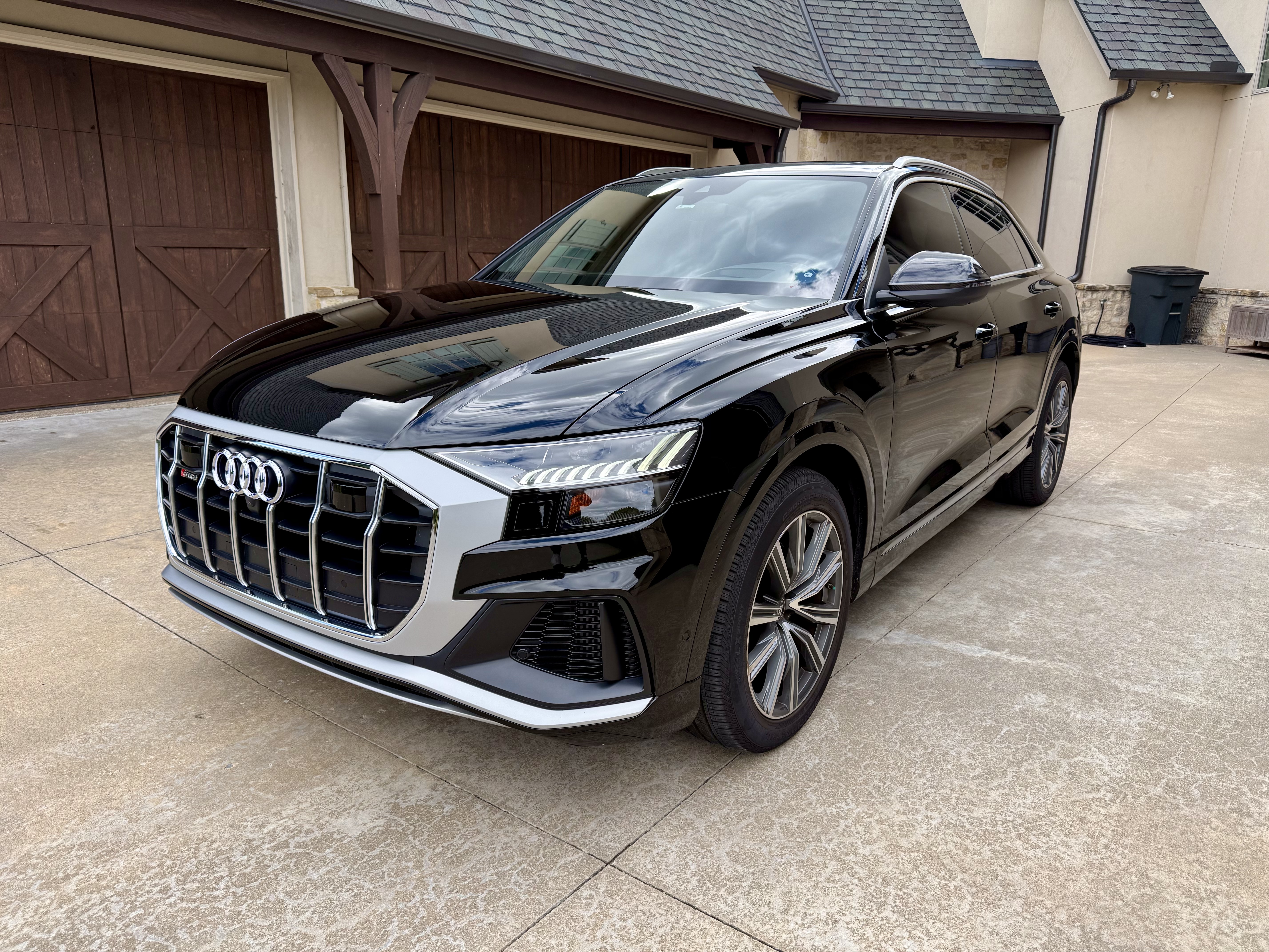 Used 2022 Audi SQ8 Prestige AWD/4WD image 2