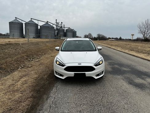 Used 2016 Ford Focus Titanium image 9