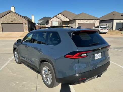 Used 2025 Toyota Grand Highlander AWD image 11