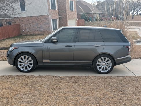 Used 2017 Land Rover Range Rover Supercharged image 2