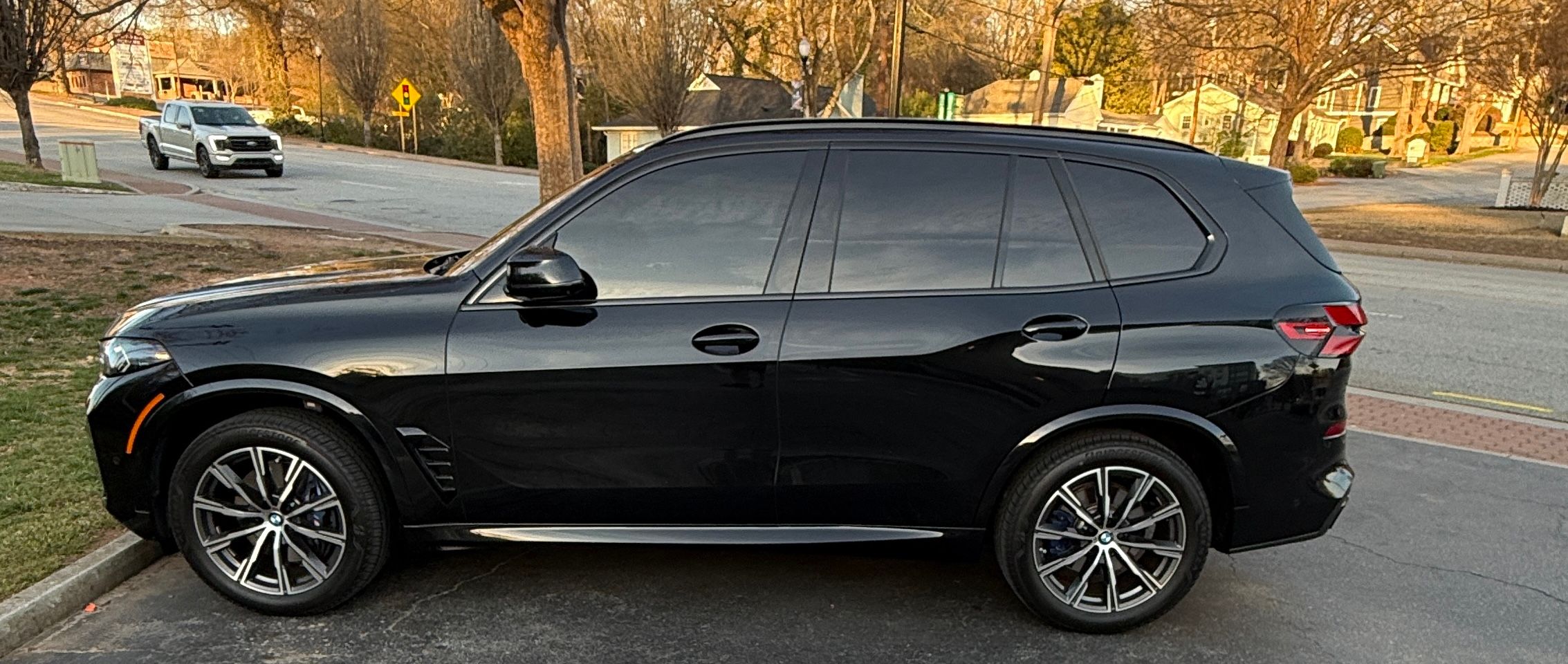 Used 2025 BMW X5 sDrive40i w/ M Sport Package RWD image 1