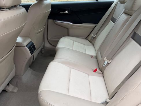 Used 2014 Toyota Camry XLE w/ Leather Package FWD image 11