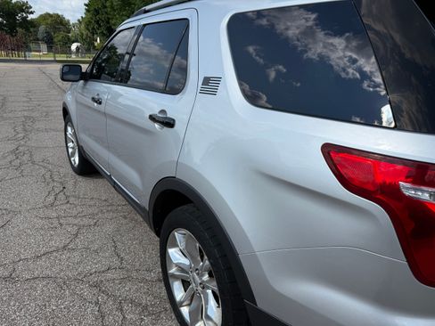 Used 2012 Ford Explorer XLT AWD/4WD image 4