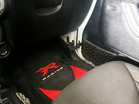 Used 2018 Jeep Wrangler Unlimited Sahara w/ Connectivity Group image 8