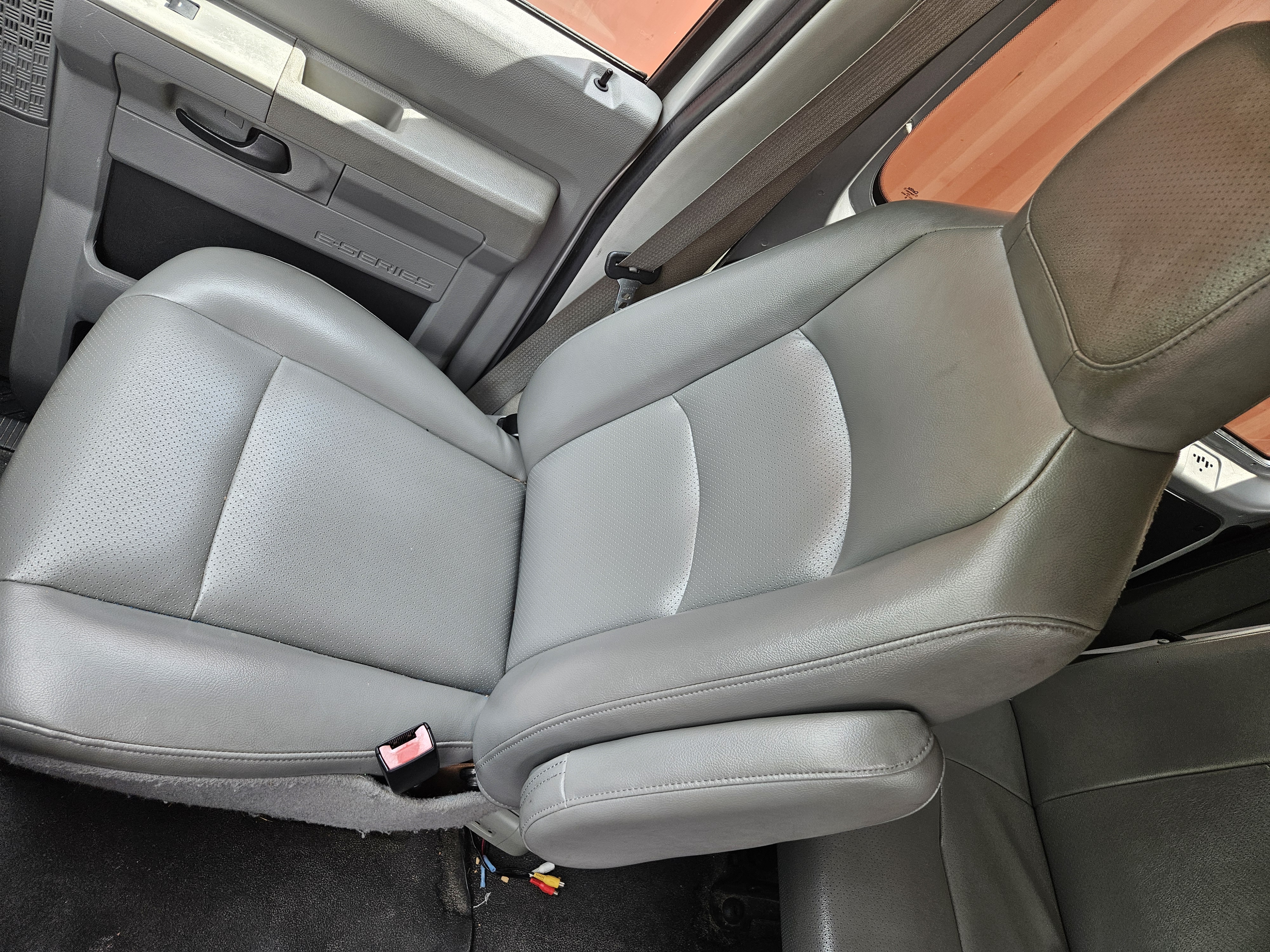 Used 2009 Ford E-350 and Econoline 350 XL RWD image 6