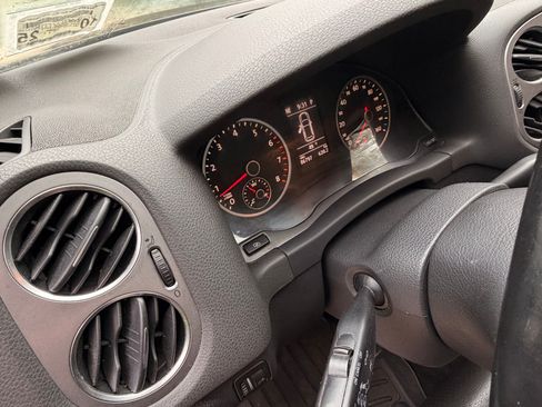 Used 2010 Volkswagen Tiguan Wolfsburg Edition image 18