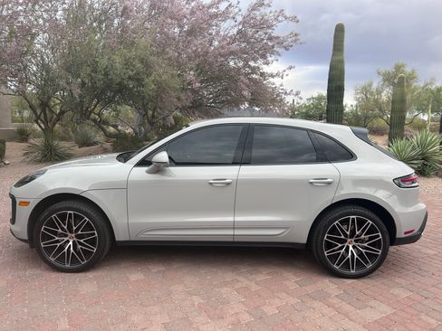 Used 2024 Porsche Macan image 2