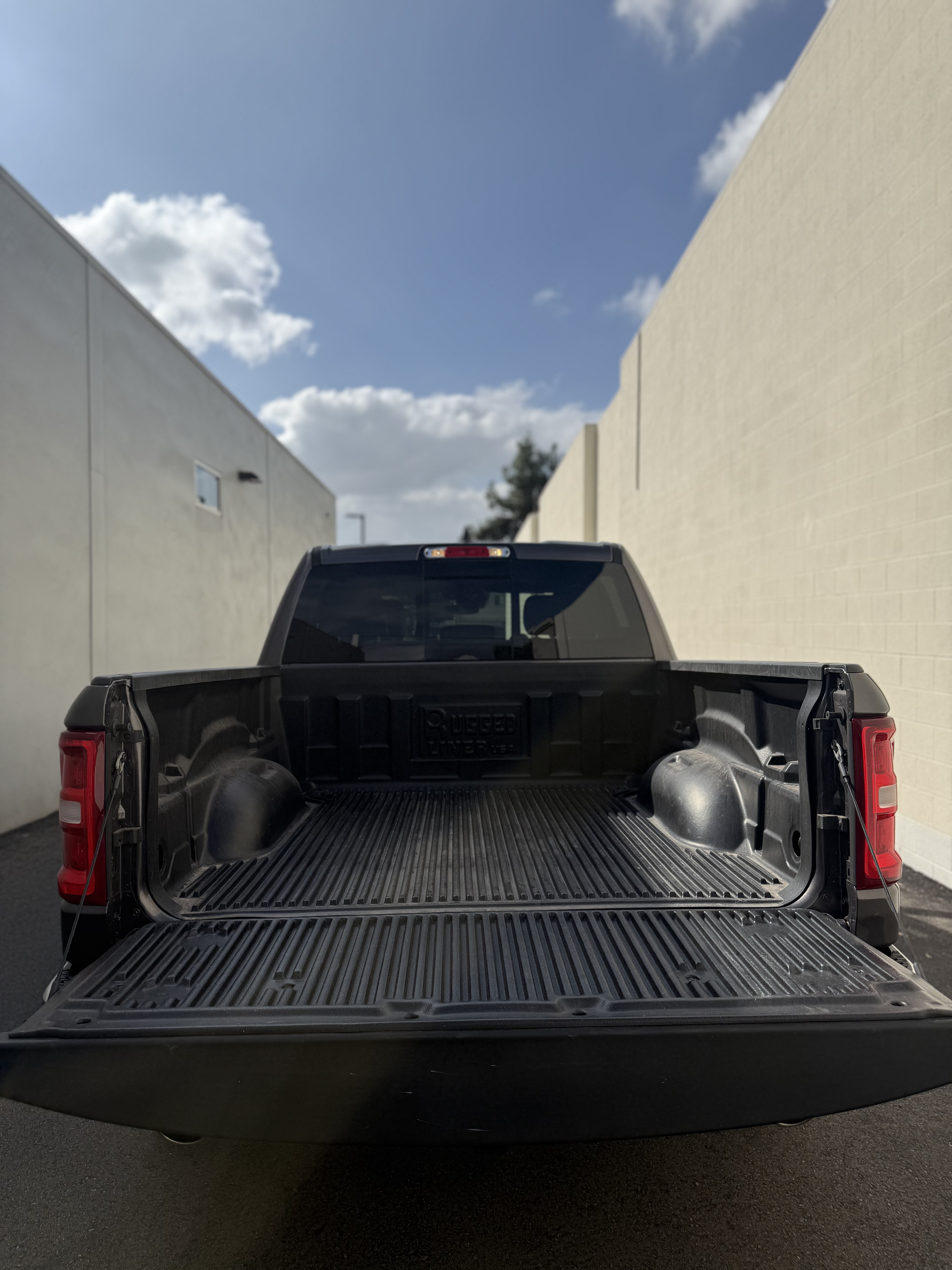 Used 2026 RAM 1500 Laramie AWD/4WD image 11