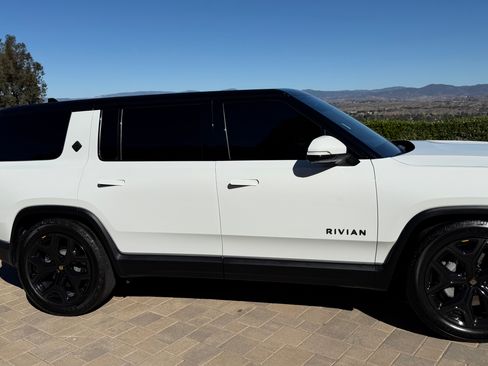 Used 2023 Rivian R1S Adventure image 9