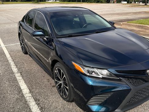 Used 2020 Toyota Camry SE w/ Convenience Package FWD image 4