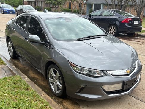 Used 2018 Chevrolet Volt LT w/ Comfort Package image 12