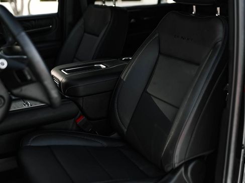 Used 2023 GMC Yukon XL Denali image 12