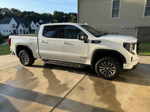 Used 2023 GMC Sierra 1500 AT4 w/ AT4 Premium Package AWD/4WD image 2