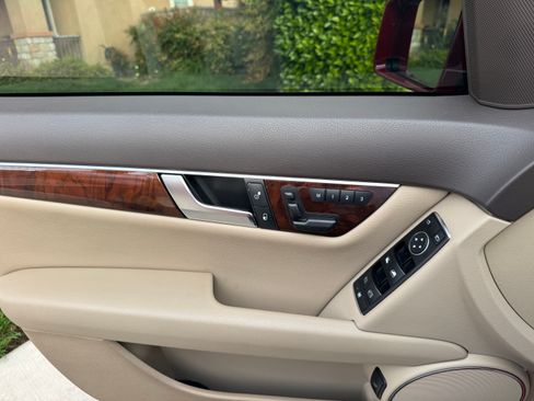 Used 2014 Mercedes-Benz C 250 Sedan image 19