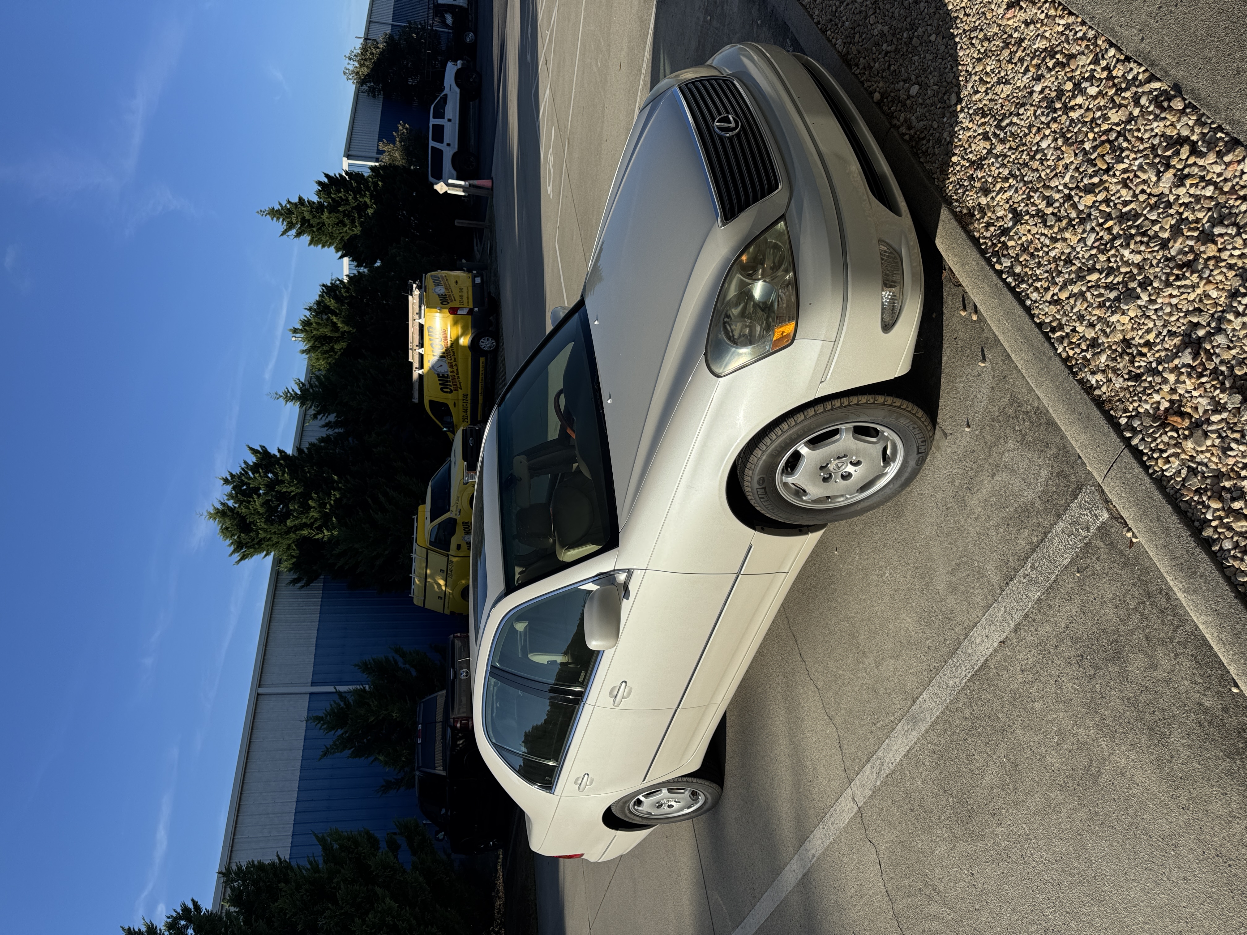 Used 2002 Lexus LS 430 RWD image 2