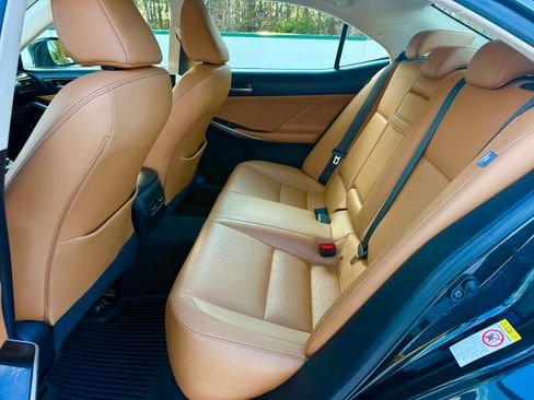 Used 2017 Lexus IS 300 AWD image 15