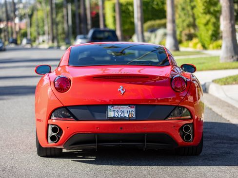 Used 2012 Ferrari California image 14
