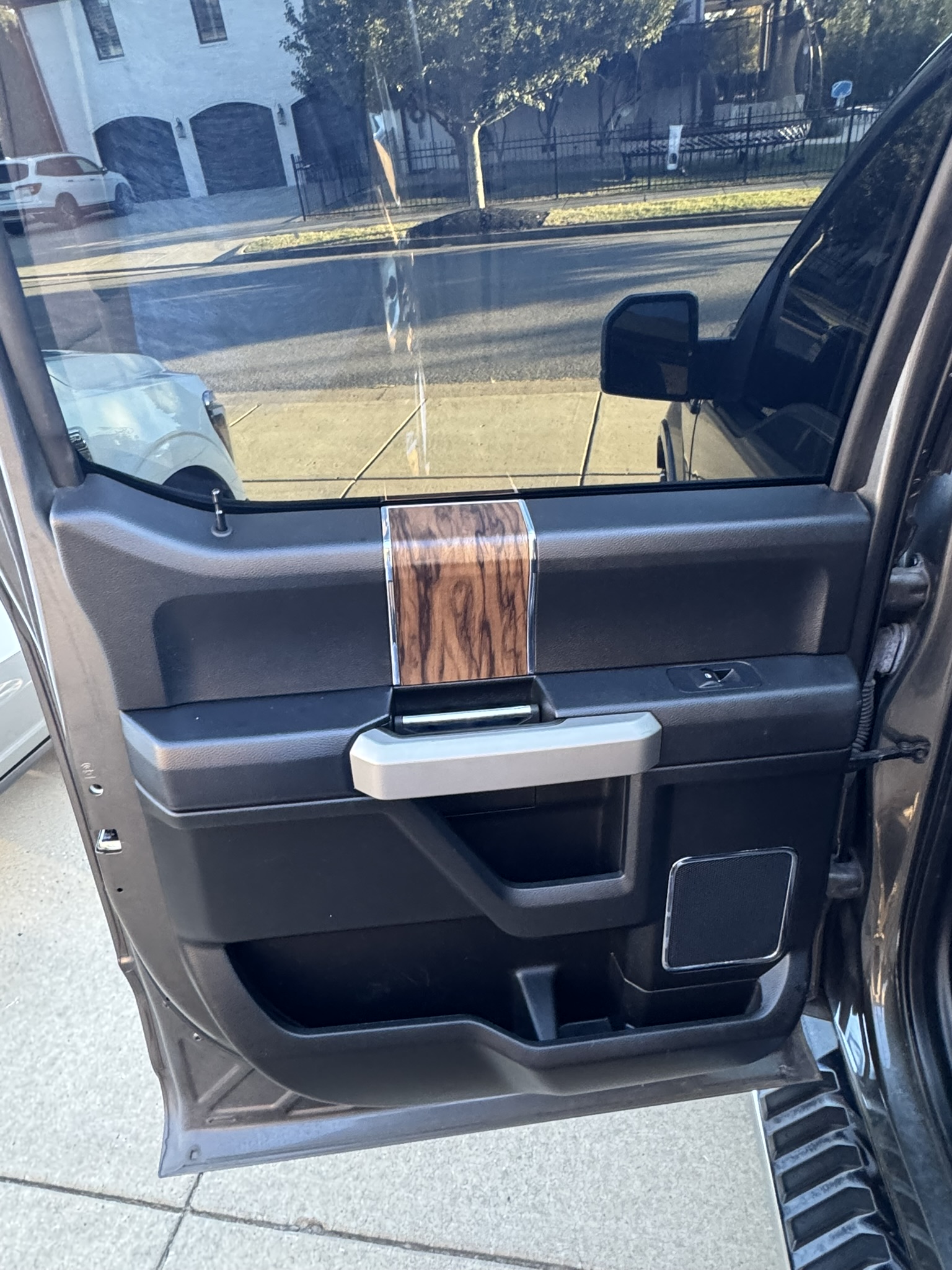 Used 2018 Ford F150 Lariat w/ Equipment Group 502A Luxury AWD/4WD image 20