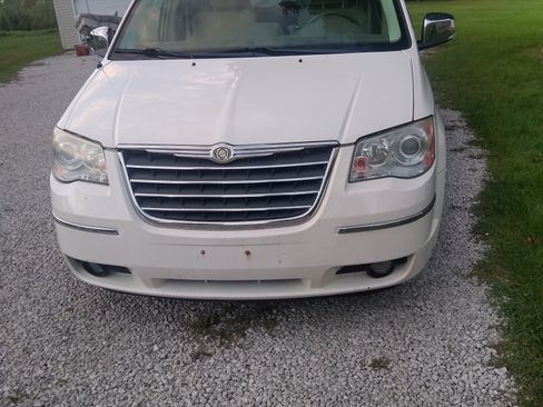 Used 2010 Chrysler Town & Country Limited w/ Safety Sphere Group image 4