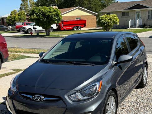 Used 2012 Hyundai Accent SE image 8