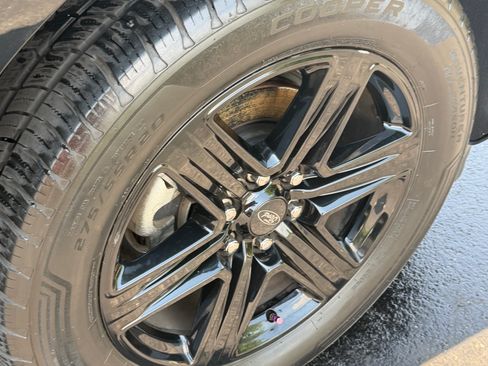 Used 2020 Ford Expedition XLT w/ Equipment Group 202A AWD/4WD image 9