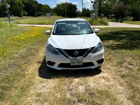 Used 2016 Nissan Sentra SV FWD image 1