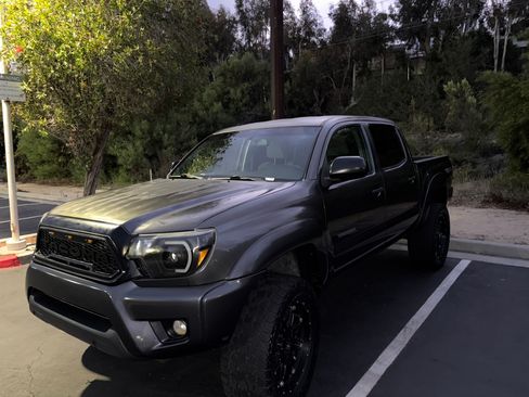 Used 2013 Toyota Tacoma PreRunner image 1