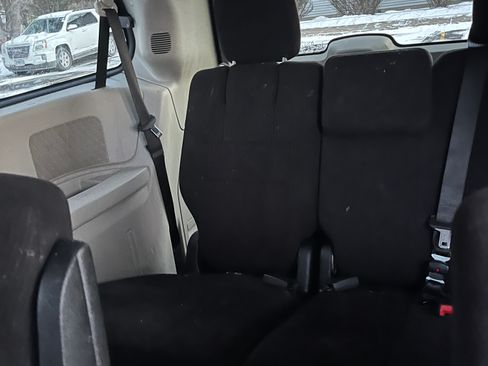 Used 2012 Dodge Grand Caravan SXT w/ UConnect Hands-Free Group image 5