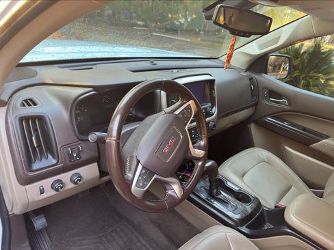 Used 2017 GMC Canyon SLT w/ Driver Alert Package image 10