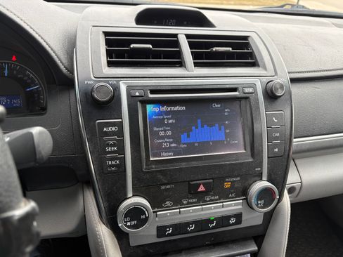 Used 2013 Toyota Camry LE image 9