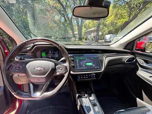 Used 2022 Chevrolet Bolt EUV LT w/ Convenience Package FWD image 9