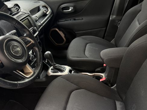 Used 2017 Jeep Renegade Latitude image 6