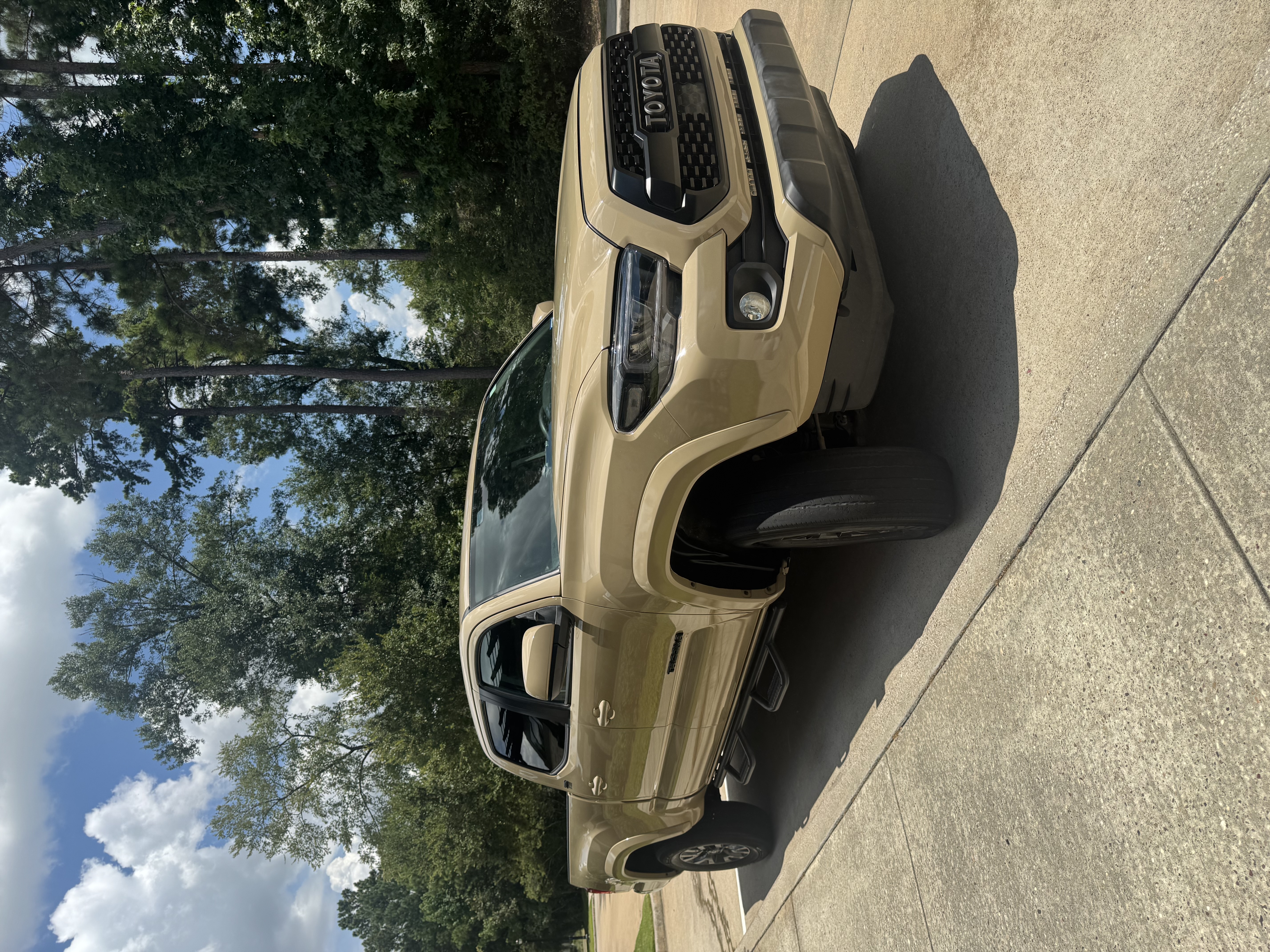 Used 2020 Toyota Tacoma SR5 RWD image 9