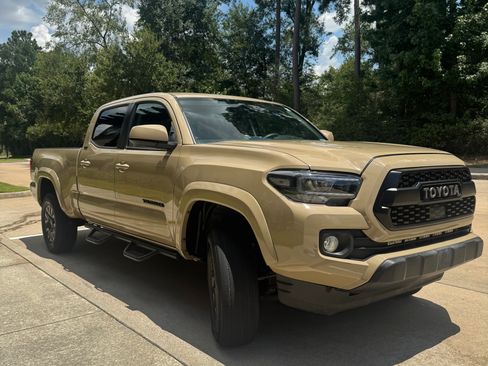 Used 2020 Toyota Tacoma SR5 RWD image 9