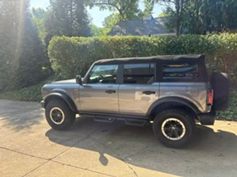 Used 2023 Ford Bronco Badlands w/ Sasquatch Package AWD/4WD image 4