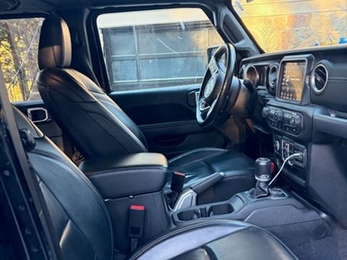 Used 2018 Jeep Wrangler Unlimited Sahara image 5