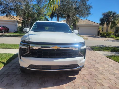Used 2025 Chevrolet Suburban LS image 11