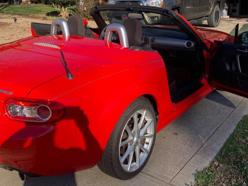 Used 2012 MAZDA MX-5 Miata Touring w/ Suspension Pkg RWD image 2